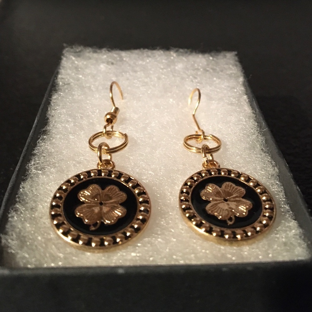 Lisa’s Artistic Designs gold flower earrings